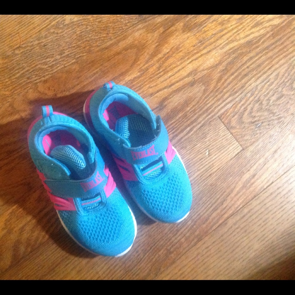 New toddler Everlast sneakers